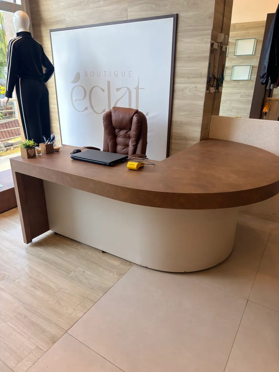 Vendo mesa para loja ou escritório