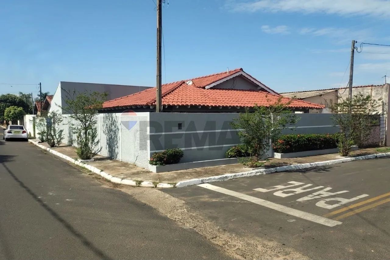"Casa dos Sonhos: 3 Quartos no Centro de Avanhandava" - Foto 2