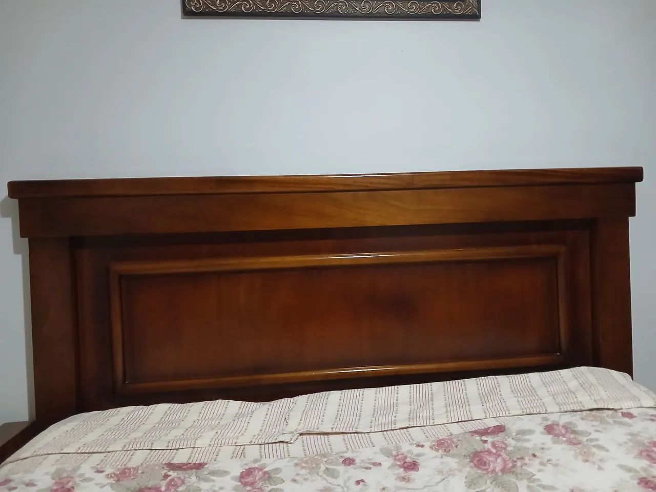Cama de casal em madeira maciça em ótimo estado  - Foto 4