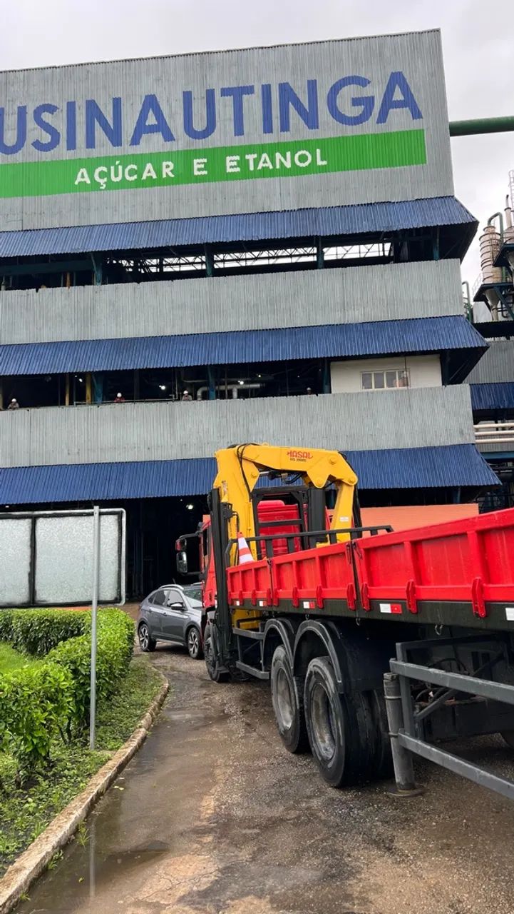 Caminhão Iveco com munck  - Foto 5