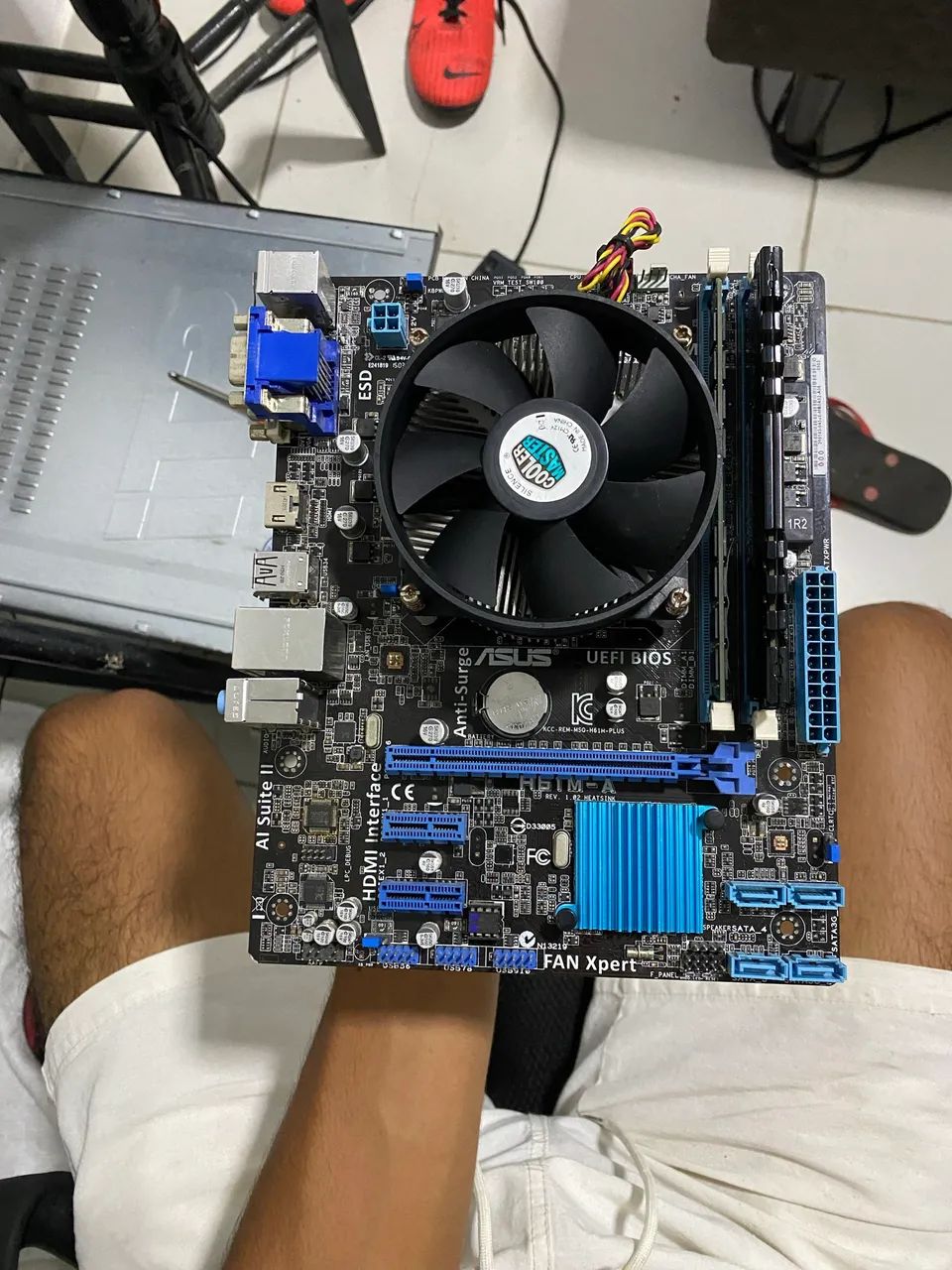 Kit Intel i3 + ASUS H61M-A + 8GB RAM DDR3. 320$ negociáveis.