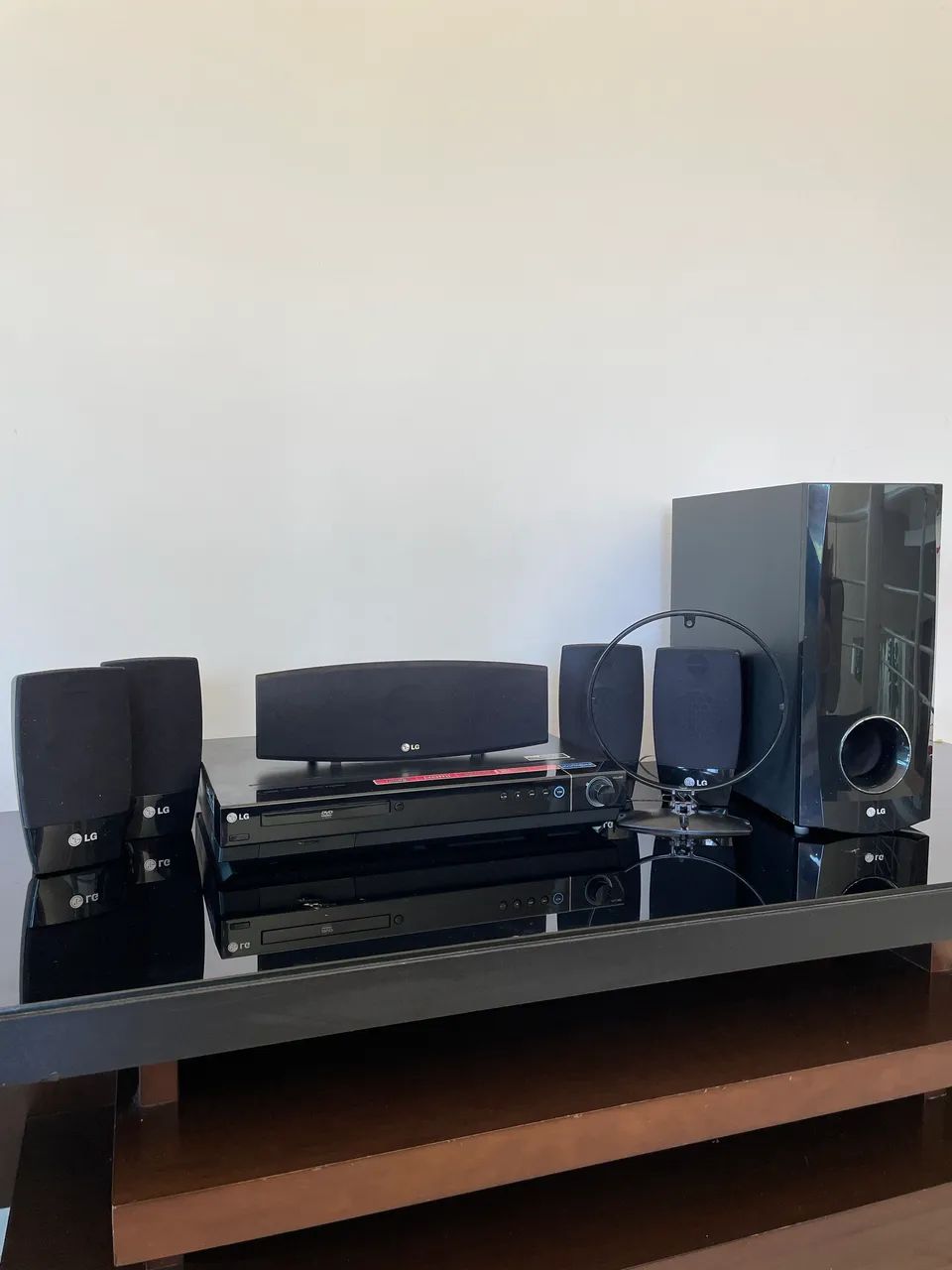 Home Theater LG 5.1 com DVD, HDMI e Subwoofer - Som para TV / Cinema em Casa - Completo