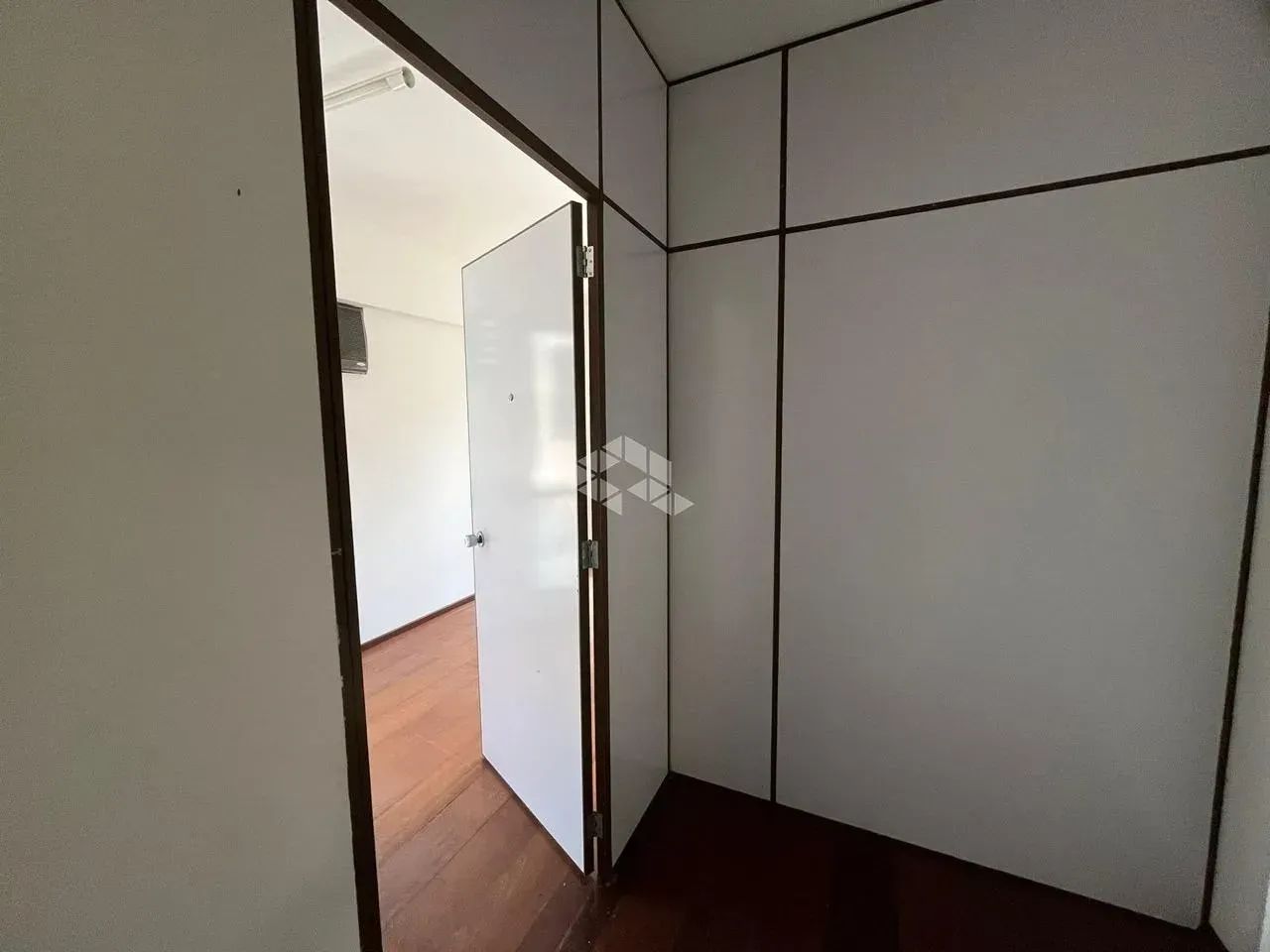 Sala com 22,51m2 privativos, lavabo no Centro - Fpolis - SC - Foto 4