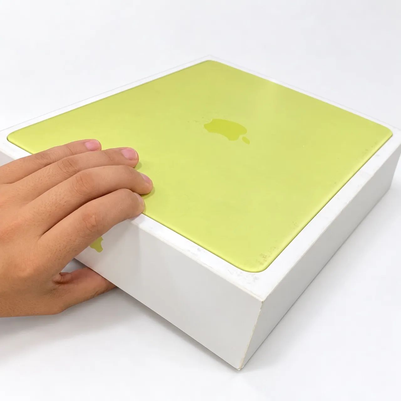 MACBOOK NEO 256/8gb (LACRADO E PROCEDÊNCIA) - Notebooks
