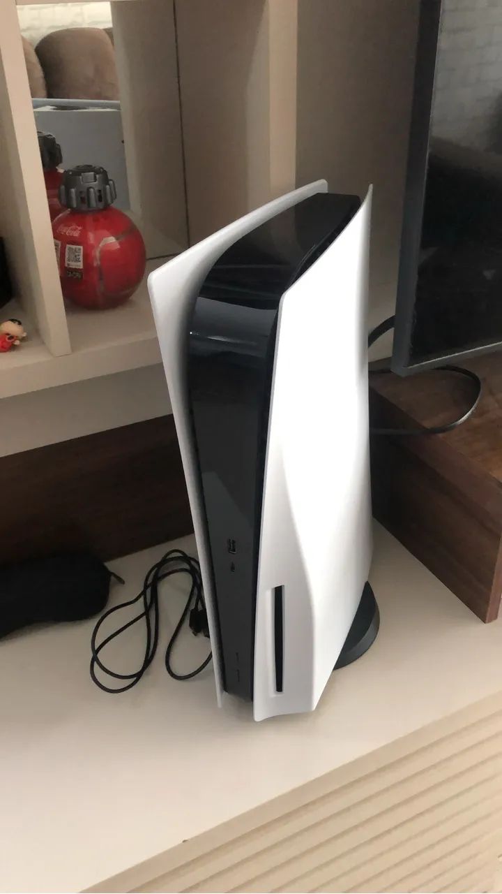 Vendo PS5 com 21 jogos + 5 controles  - Foto 3