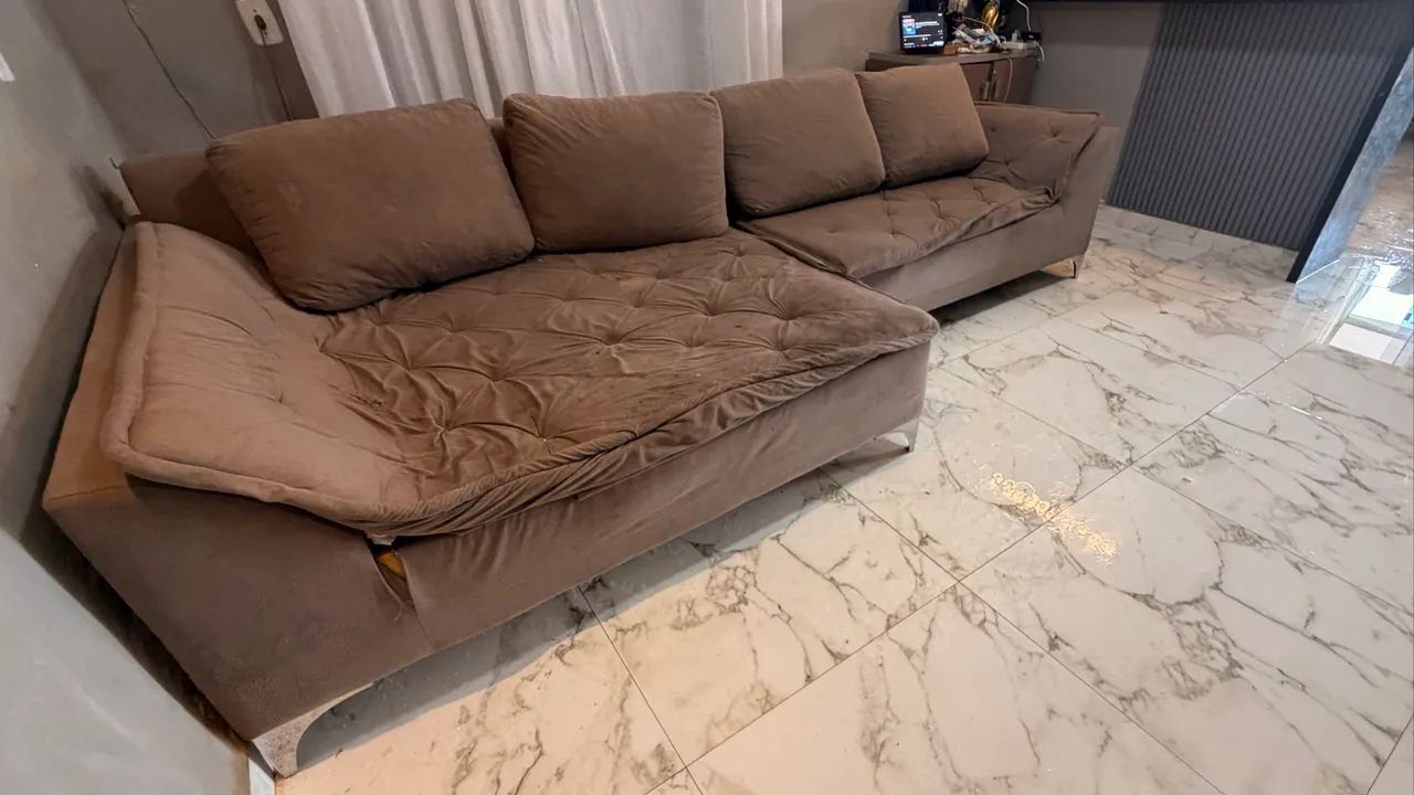Sofá com chaise e almofadas - Foto 4