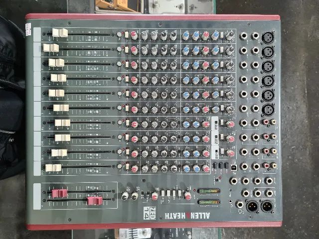 Mesa de Som Allen & Heath Zed-14 - Instrumentos musicais - Centro