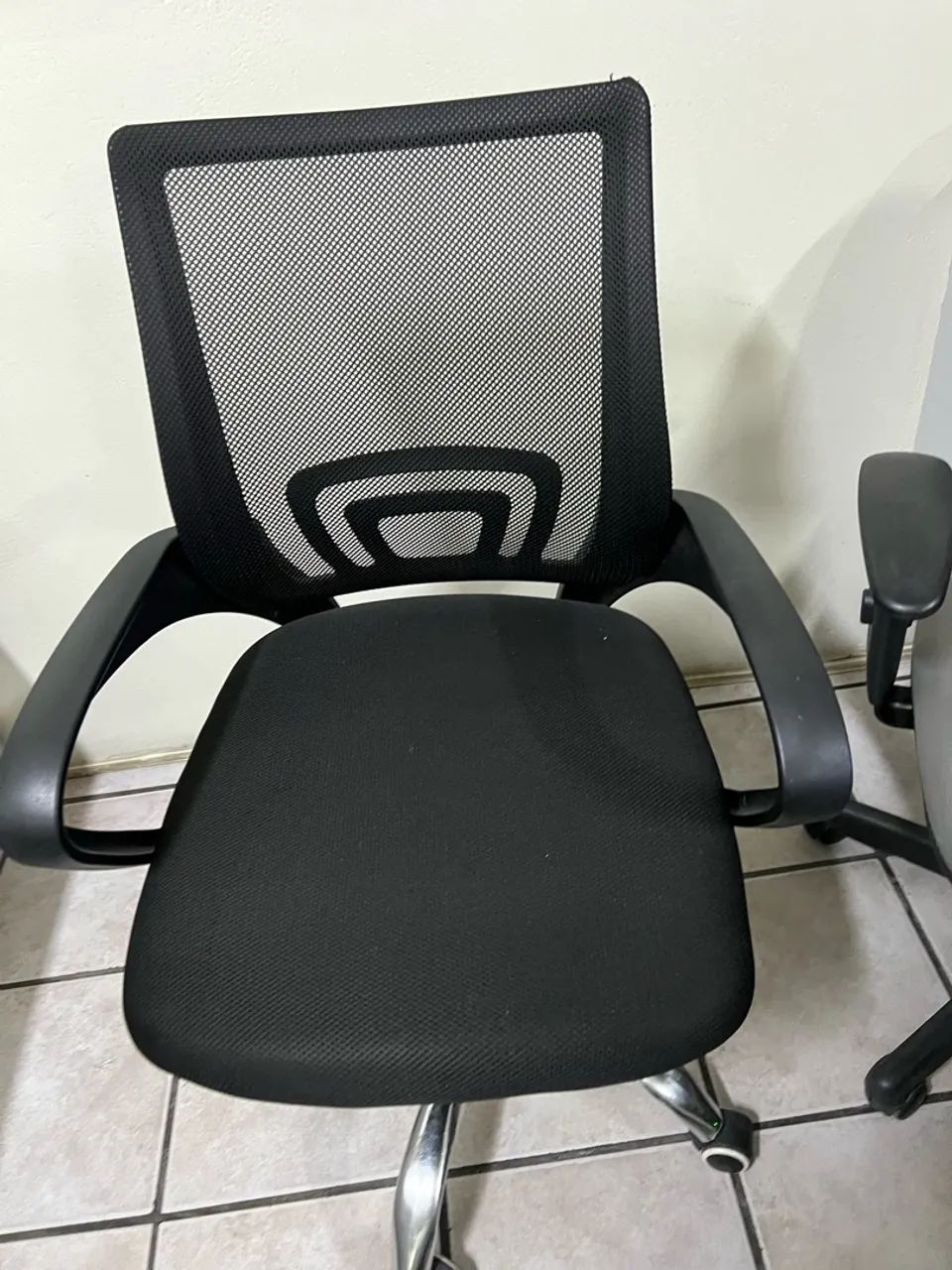 Três Cadeiras escritório esse valor em todas  - Foto 2