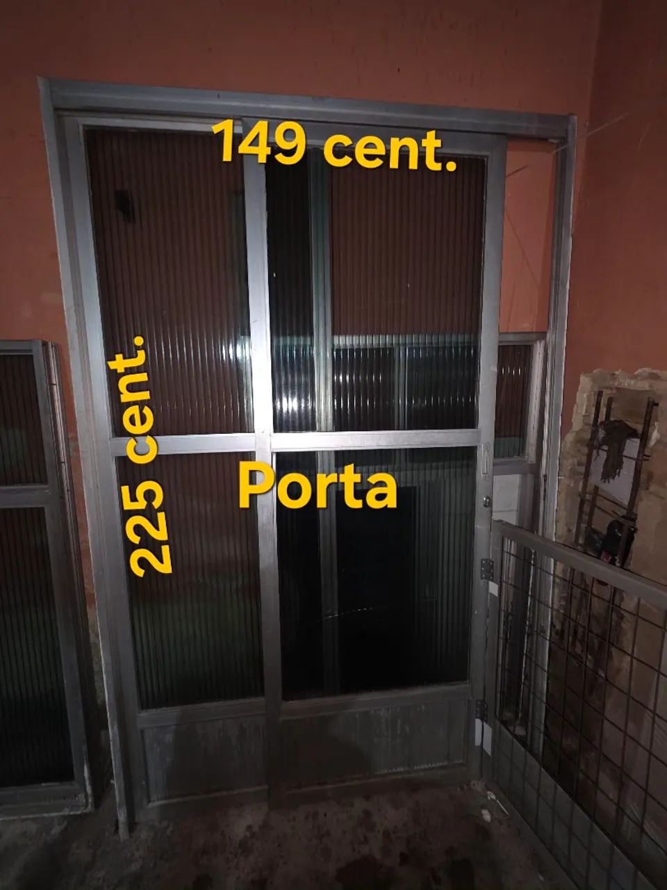 1 porta e 2 janelas de correr de alumínio com vidros canelado semi escuro.  - Foto 5