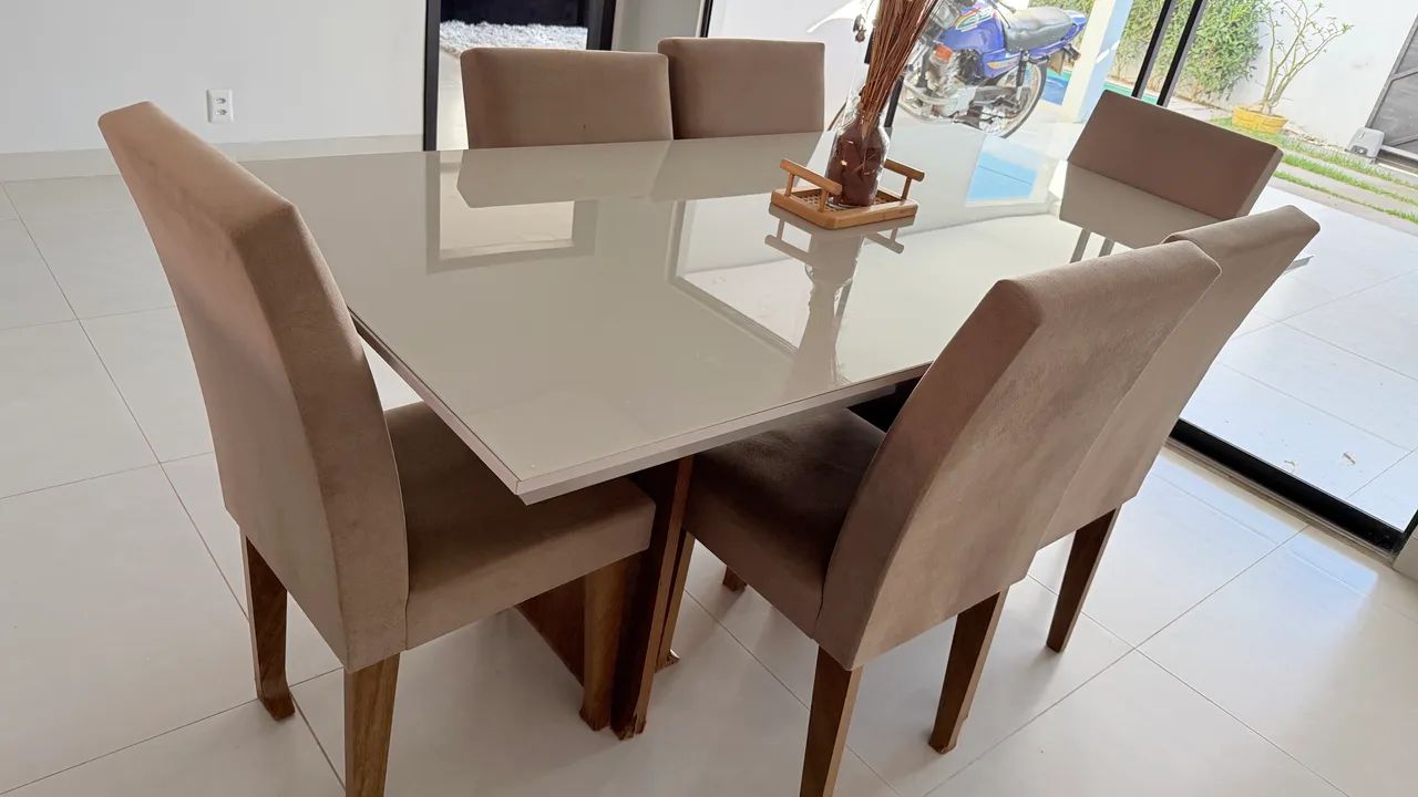 Mesa de Jantar + 6 cadeiras 