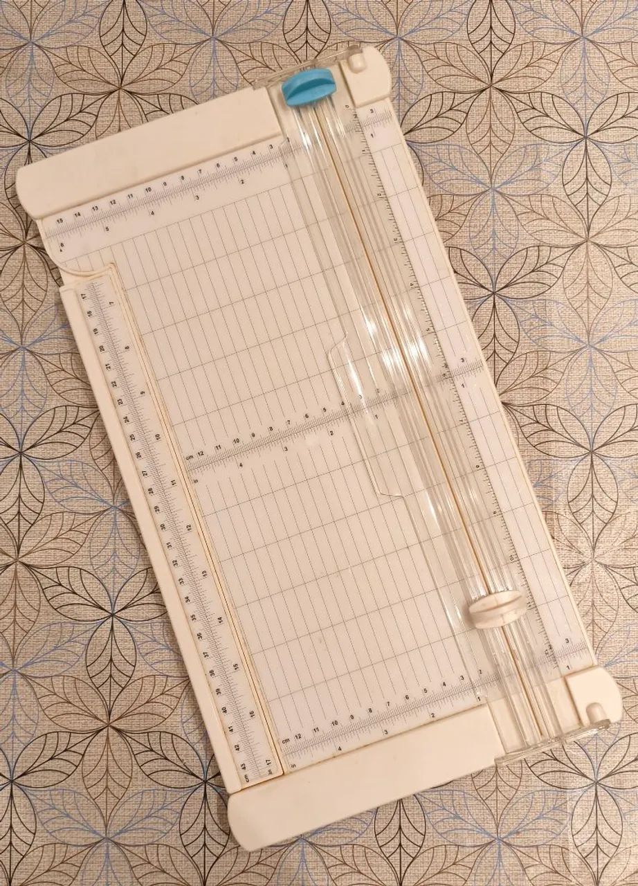 Refiladora de papel A4 com vinco