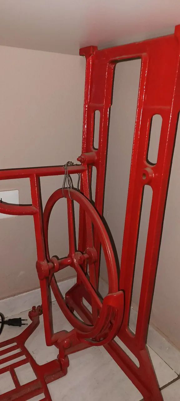 Mesinha de pé de máquina  - Foto 3