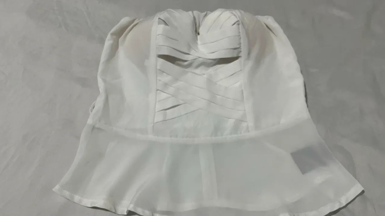 Blusa tomara que caia offwhite*