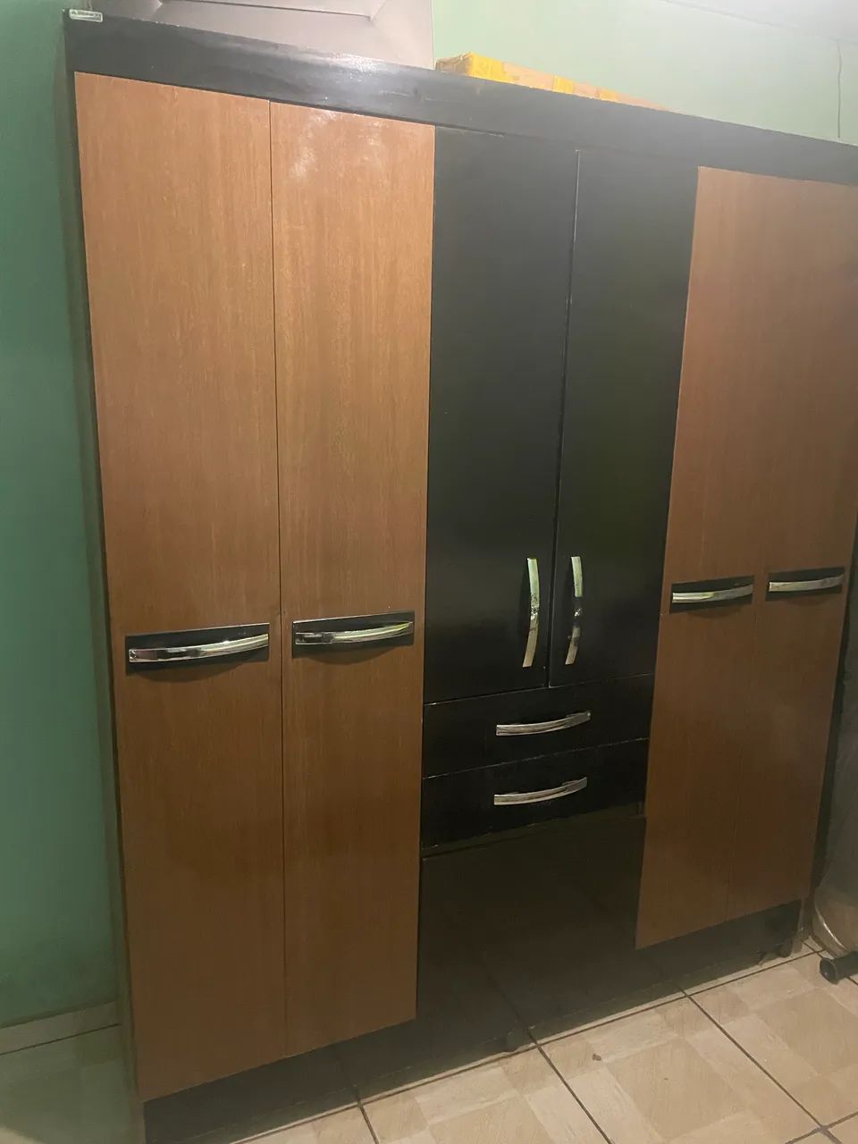 Vende-se guarda roupa 
