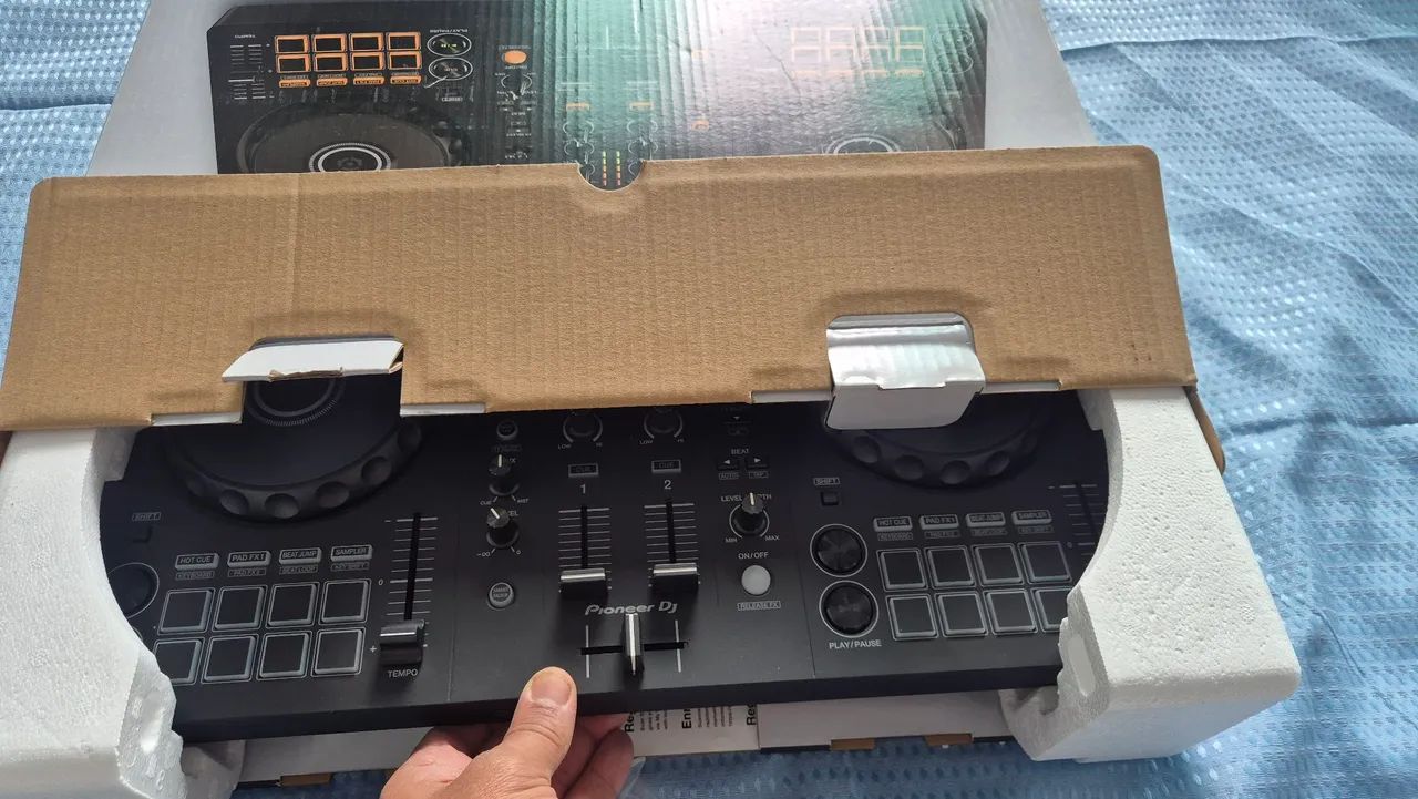 Controladora DJ - Pionner DDJ FLX4 (zero) - Foto 3