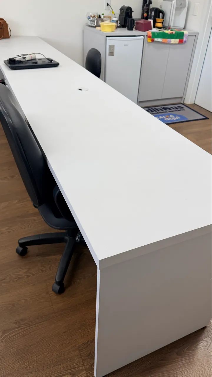 Mesa de escritório com gaveta - Foto 3