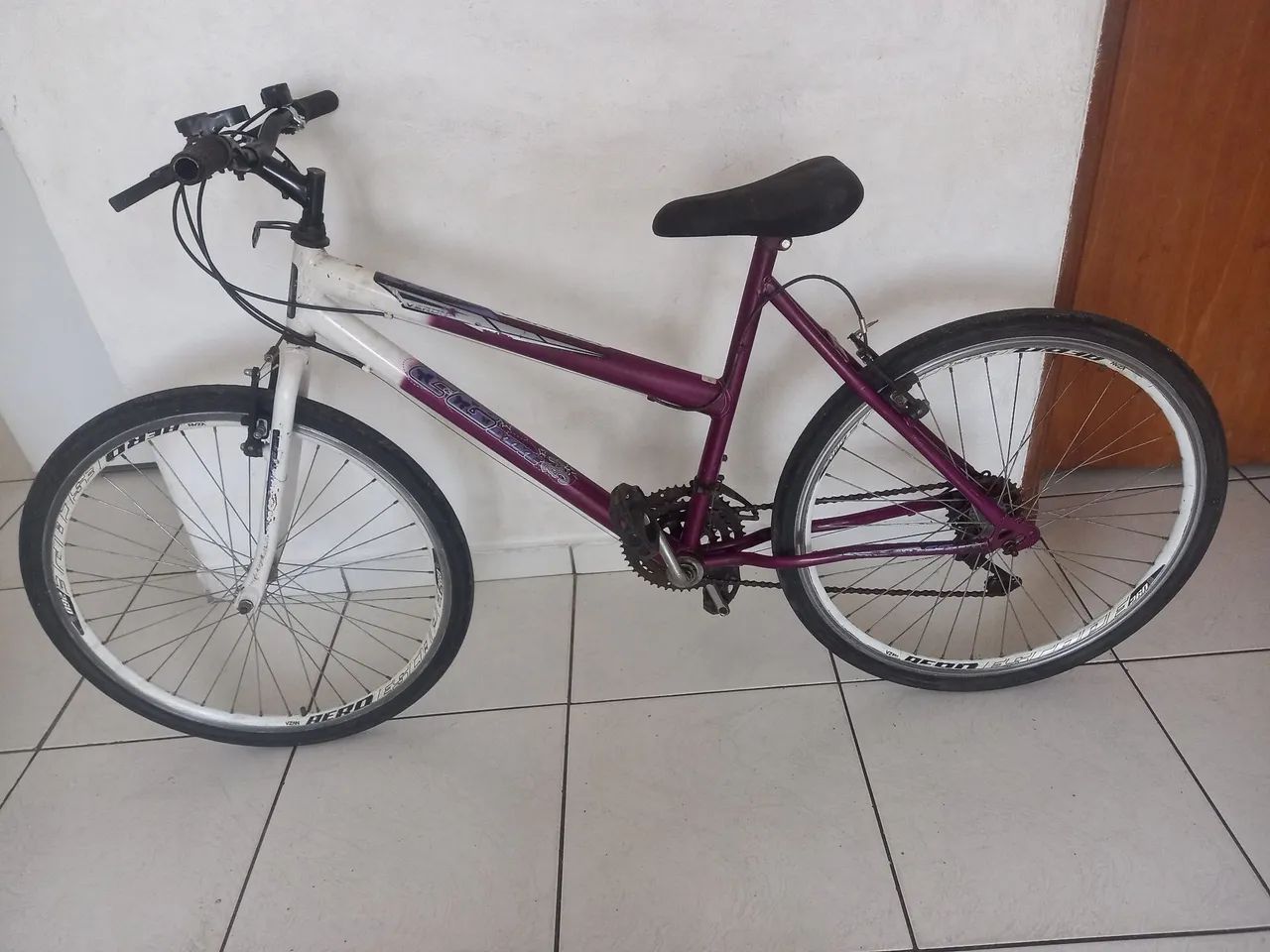 Bicicleta aro 26 com  marcha  - Foto 2