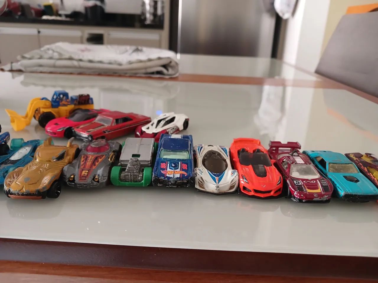 Lote com 27 carrinhos de brinquedo usados - Foto 3