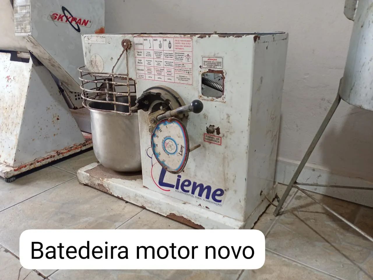 Batedeira industrial 12 litros usada - Blumenau SC 