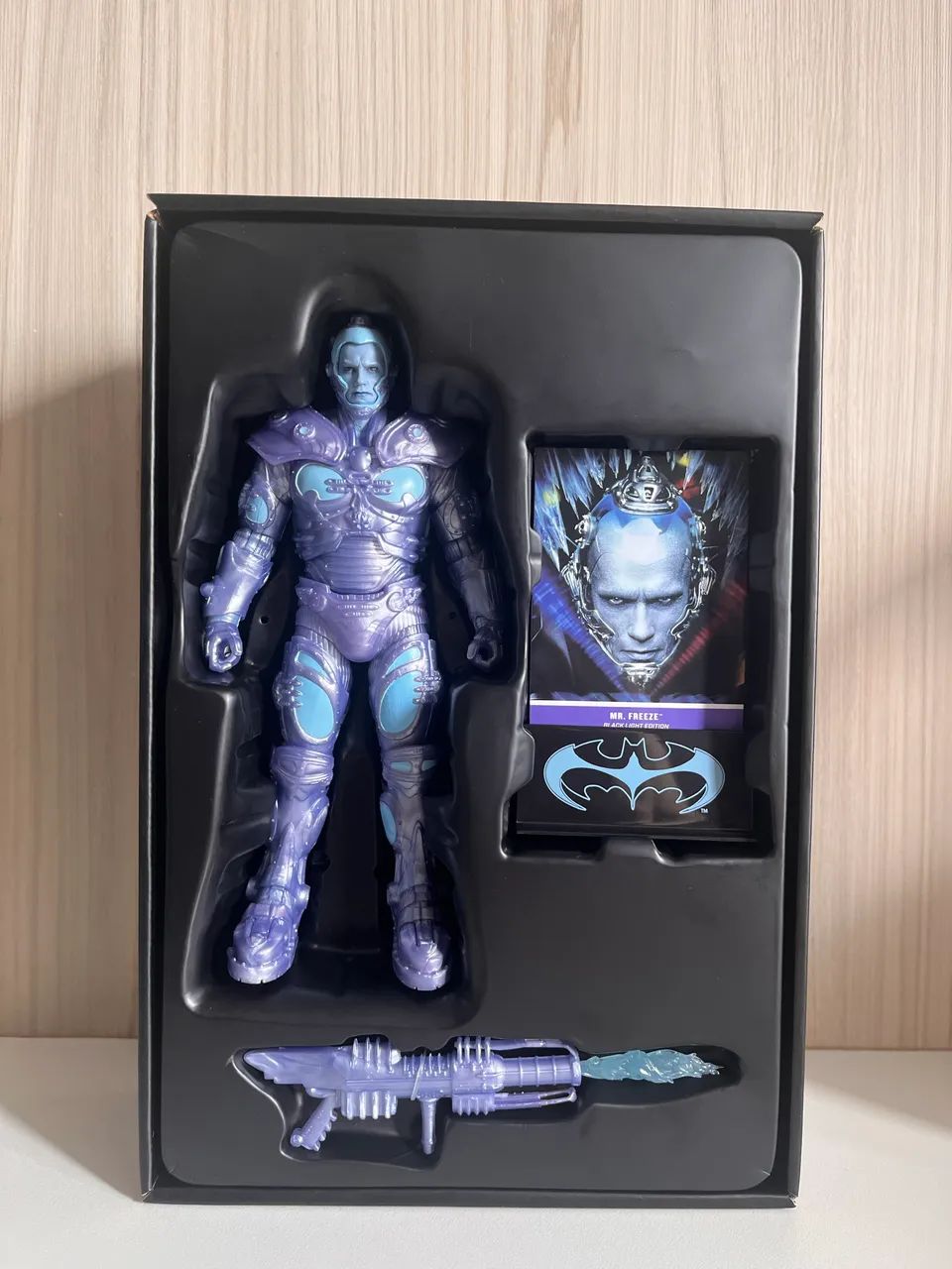 Mr Freeze Black Light Edition Mcfarlane - Foto 3