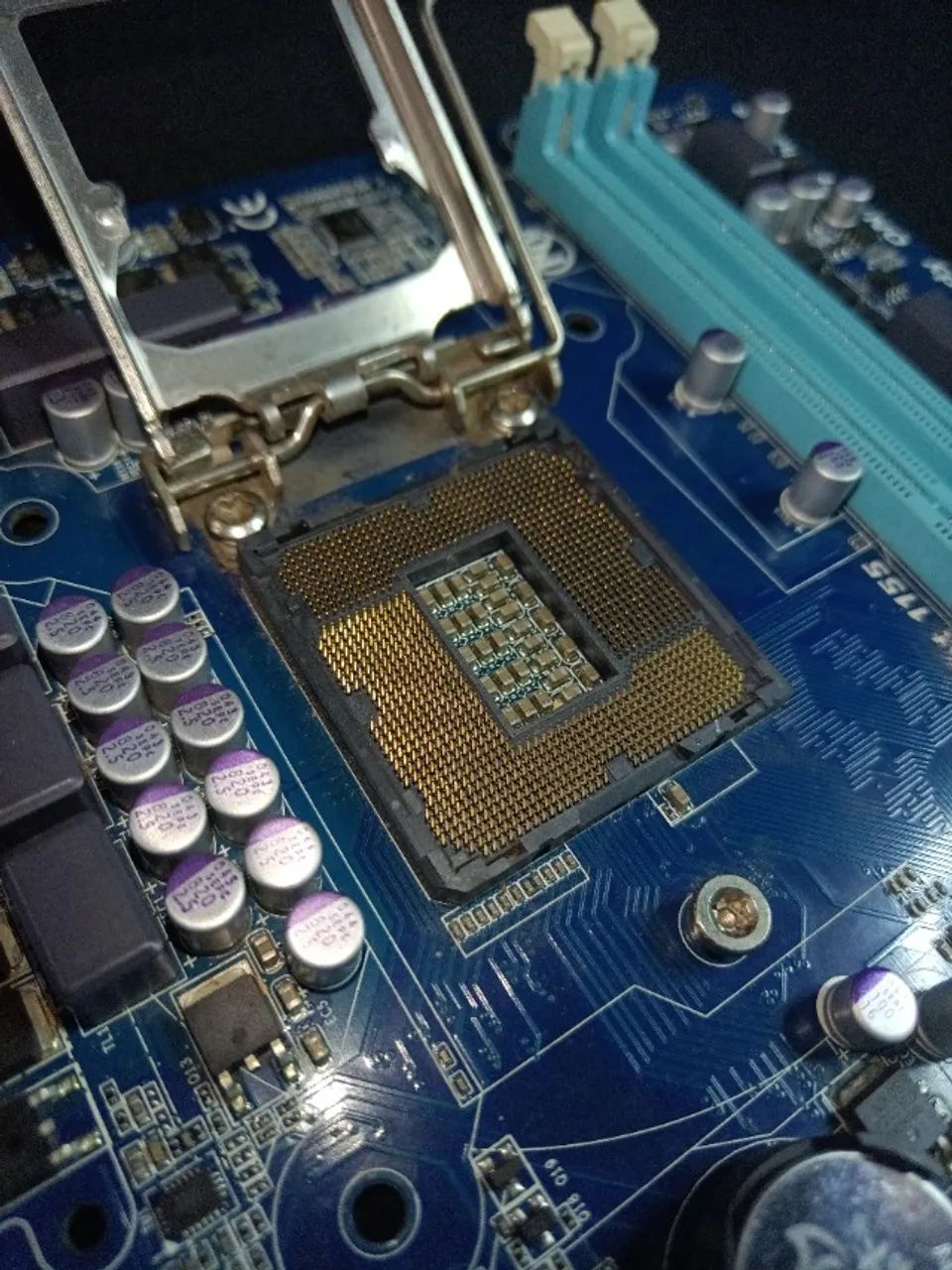 Placa-Mãe Gigabyte GA-H67M-D2-B3 - Foto 2