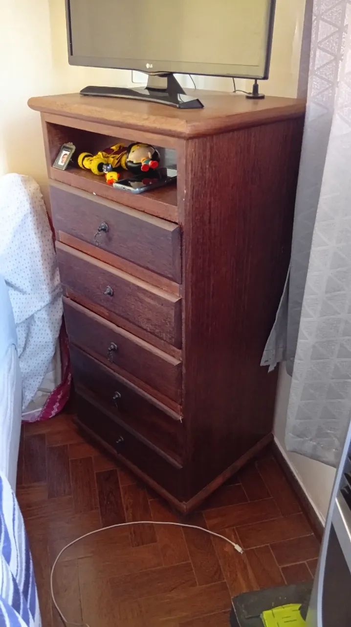 Cômoda sucupira 