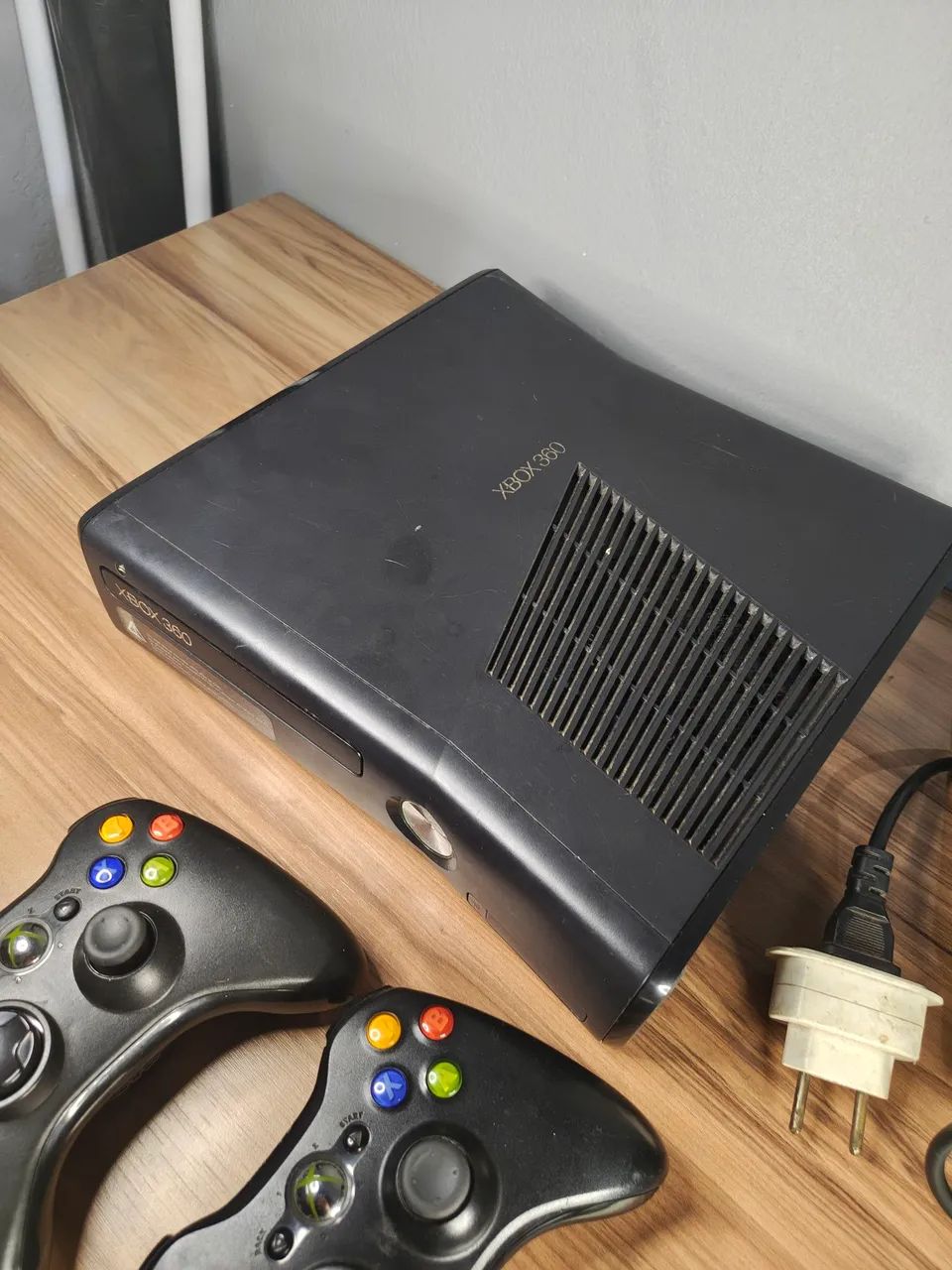 X box 360 com 2 contres e 16 jogos  - Foto 4