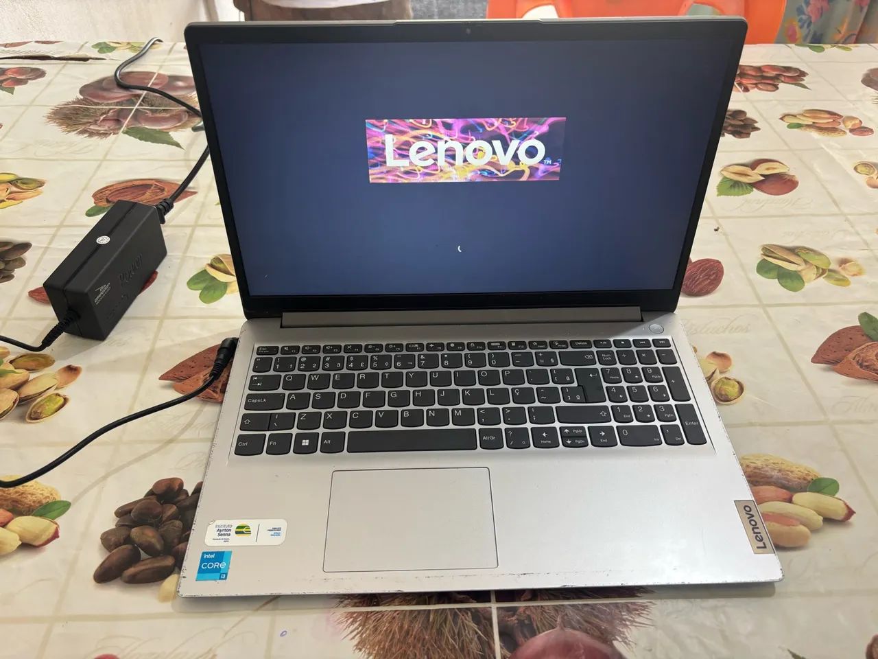 Notebook Lenovo i3 core Placa de vídeo - Foto 2