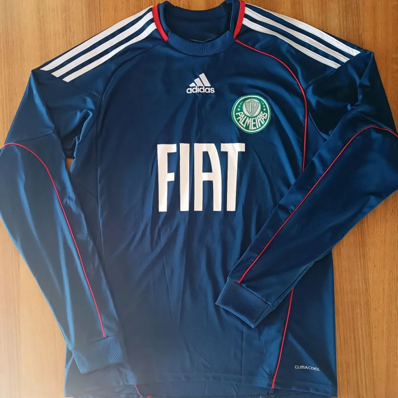 Esta é uma camisa de futebol do Real Club Deportivo de La Coruña