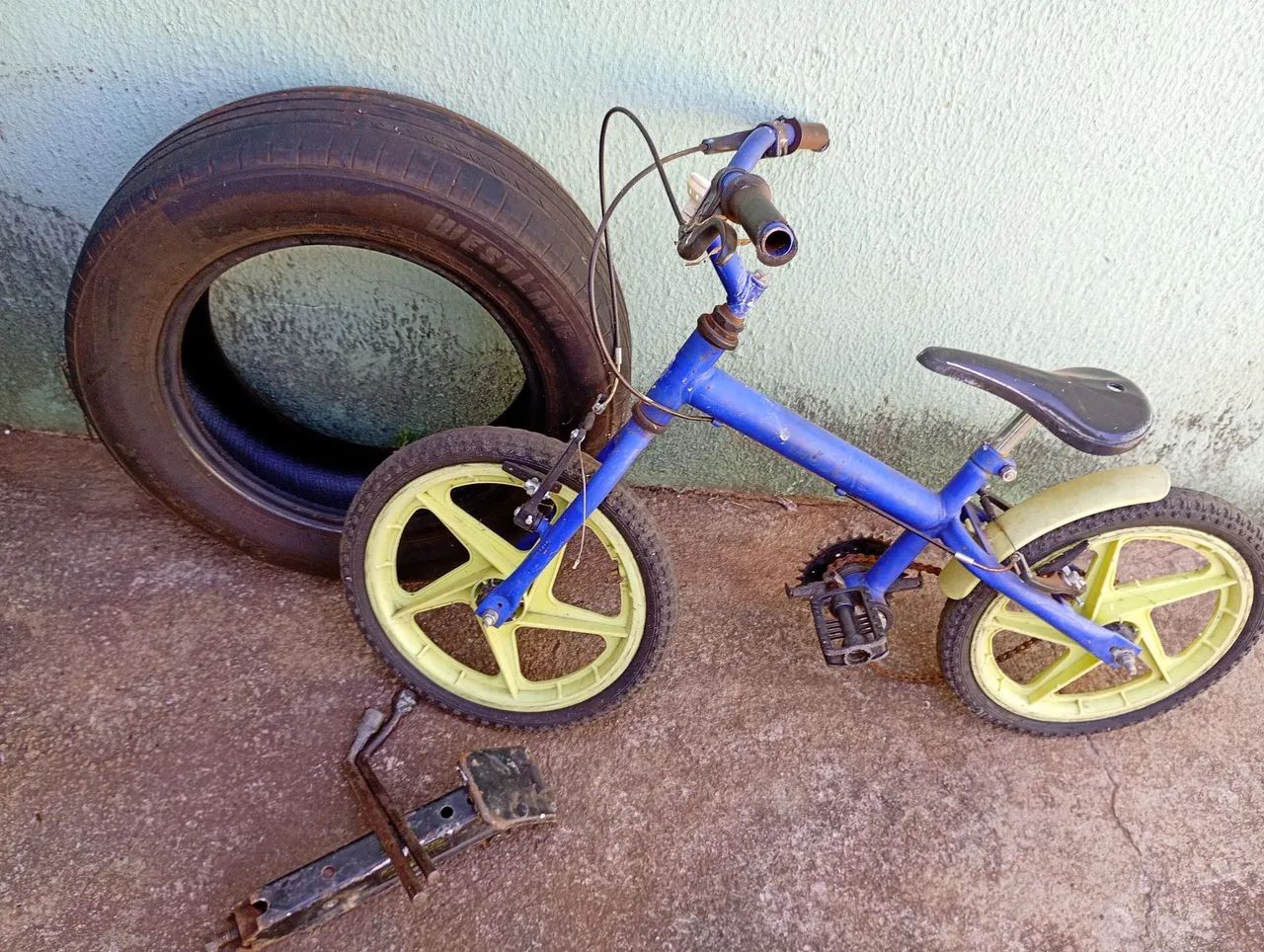 Bicicleta para concerto macaco com chaves e penu usado sem remendo 