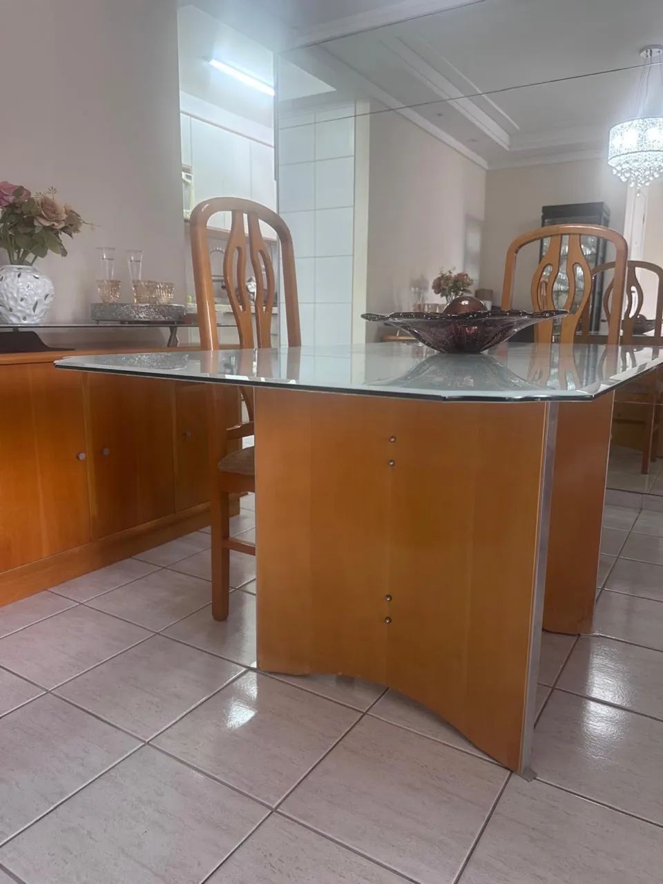 Conjunto de jantar com 4 cadeiras . Tampo da mesa de 1,80m com 0,90m. - Foto 2