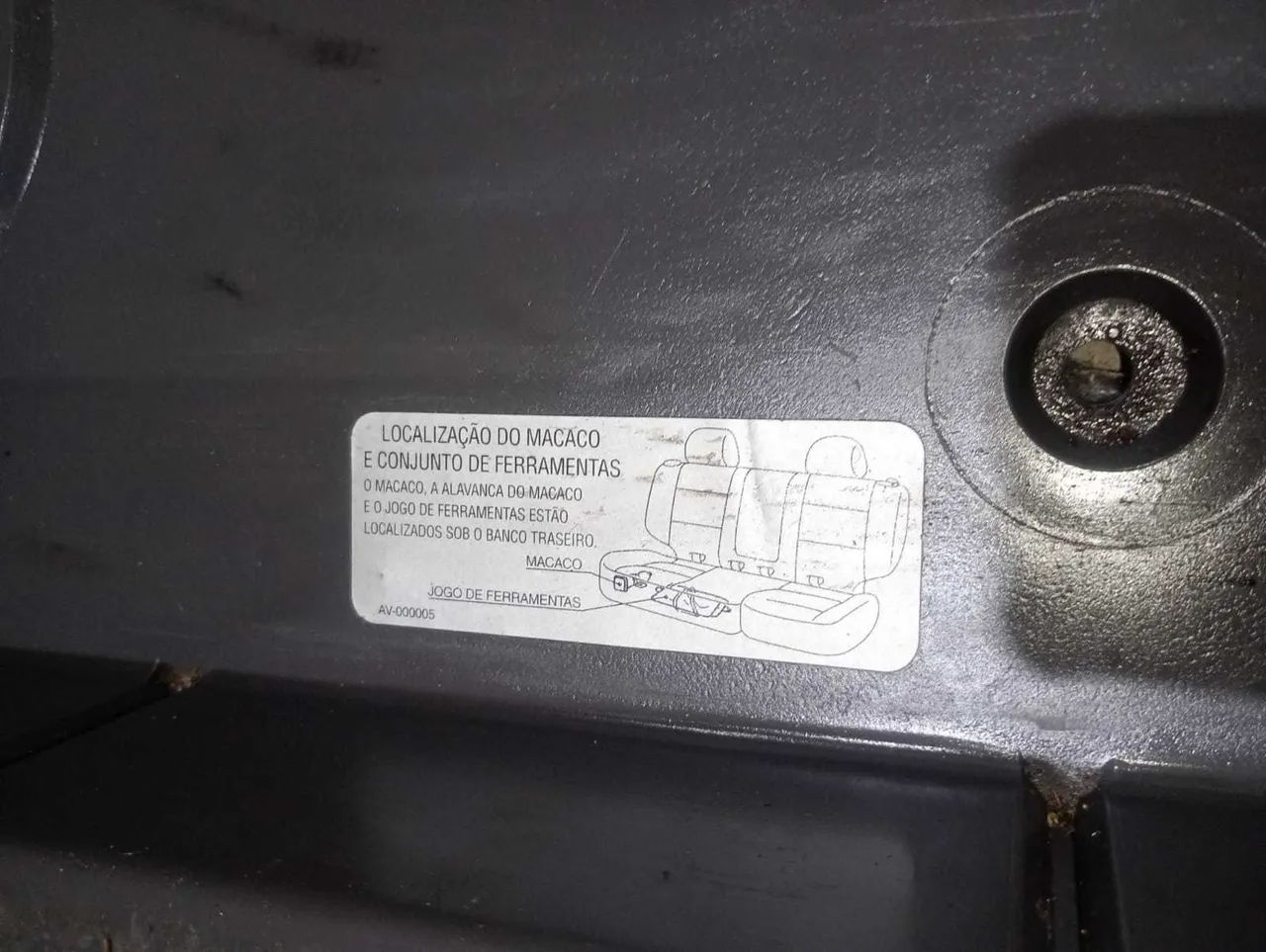 caixa ferramentas porta malas PAJERO 2001 2.8 GLS - Peças para