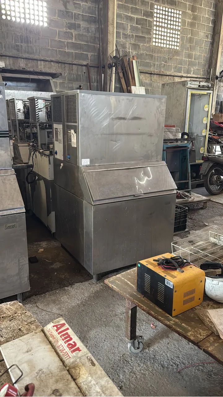 Máquina de gelo cubo EVEREST EGC 300 MA