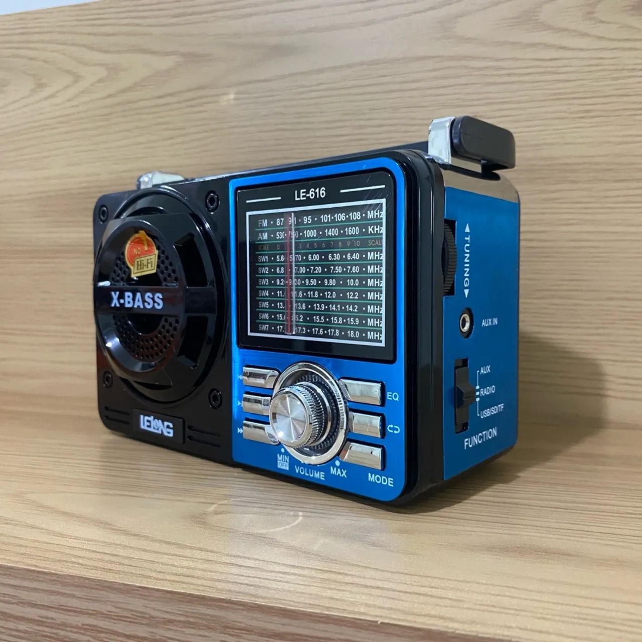RÁDIO AM FM PORTÁTIL BLUETOOTH USB COM LANTERNA  - Foto 4