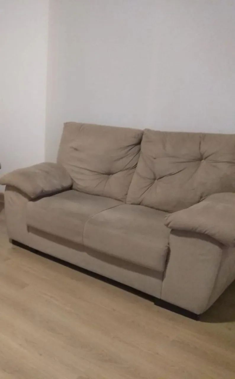 Sofa Marrom 02 Ligarem em Bom Estado de Conservação 
