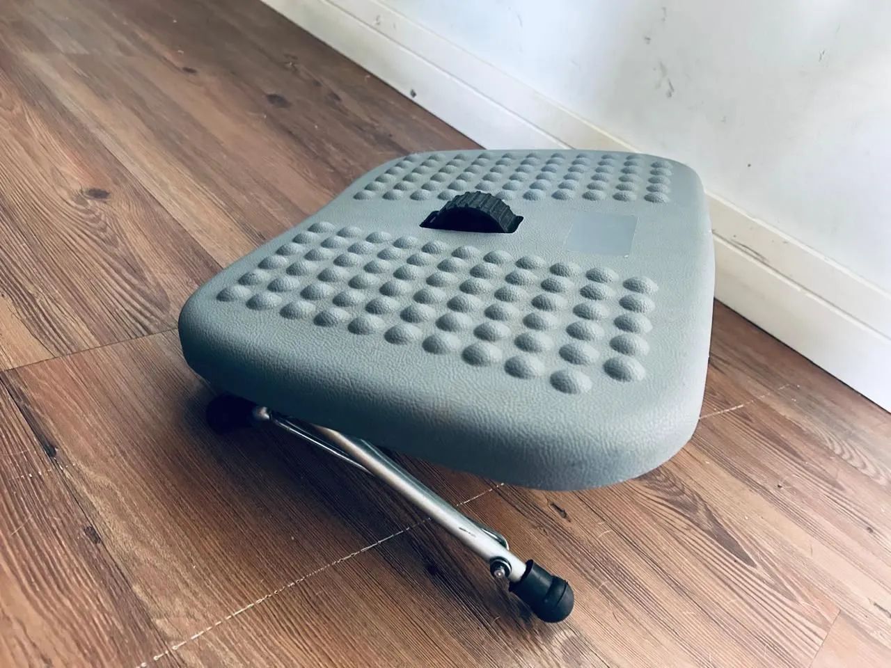  Apoio Ergonômico para os Pés com Roldana Central - Foto 2