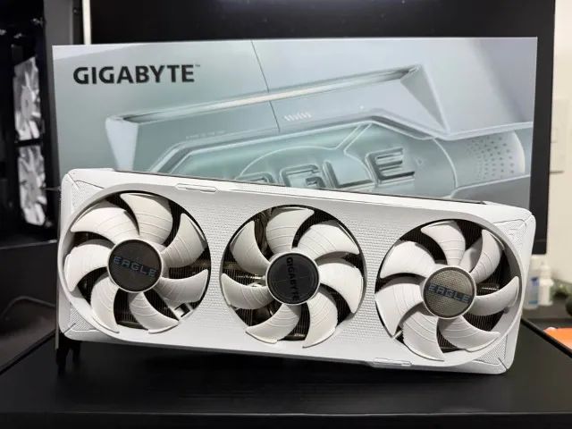RTX 5070 12GB EAGLE OC ICE - Zeraaaaa! - Foto 2
