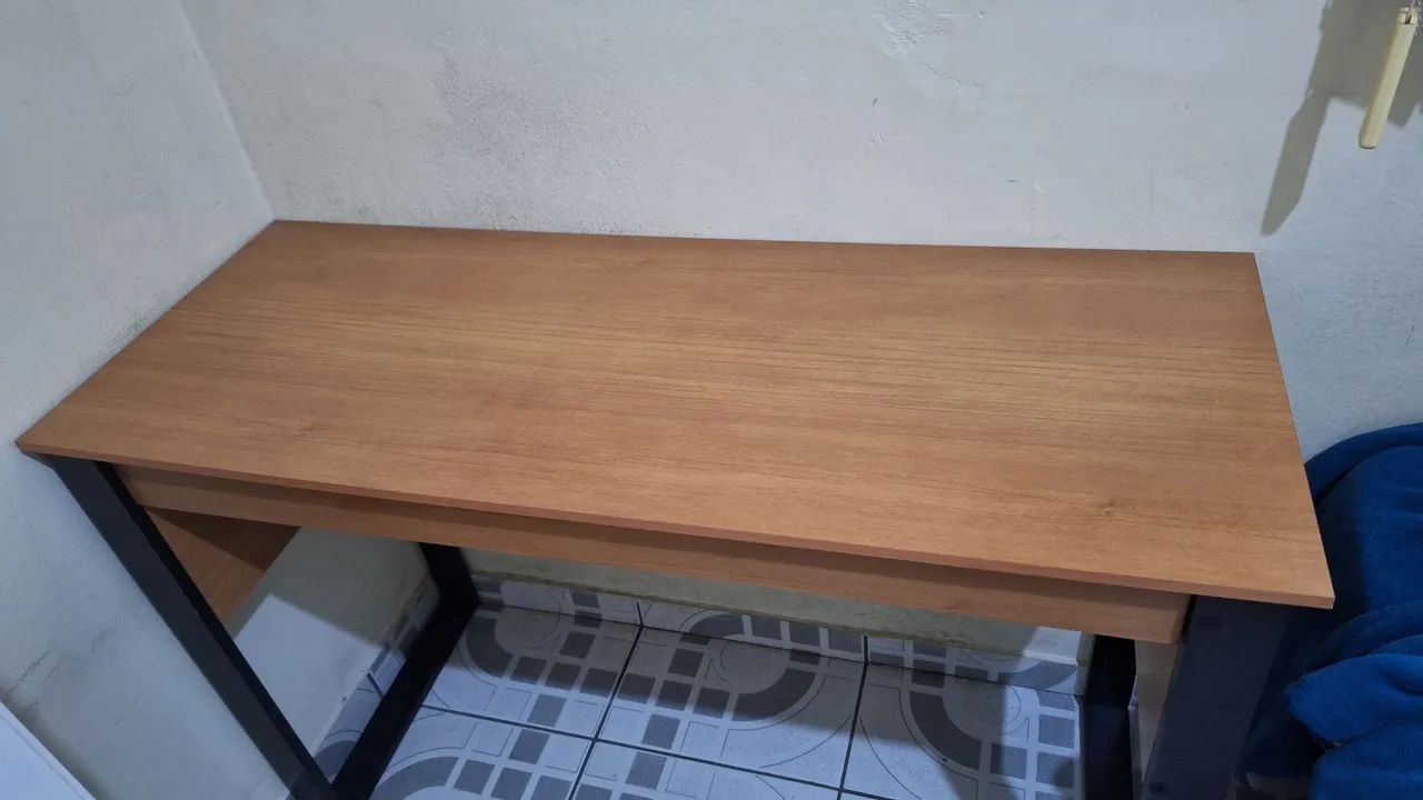 Mesa/ escrivaninha Industrial com gaveta  - Foto 2