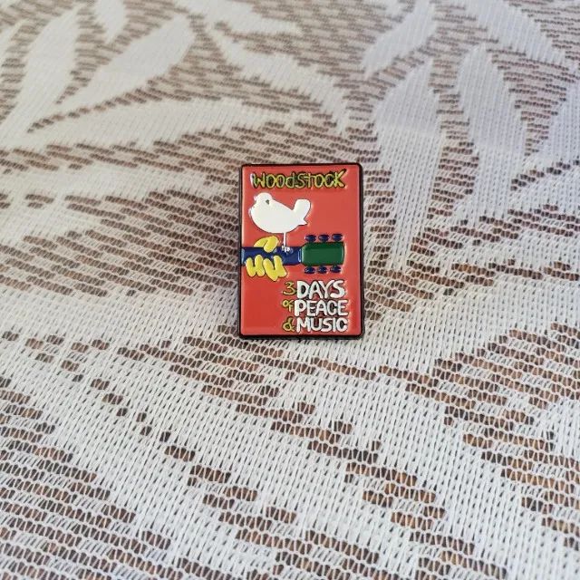 PIN DE LAPELA, LOGO WOODSTOCK