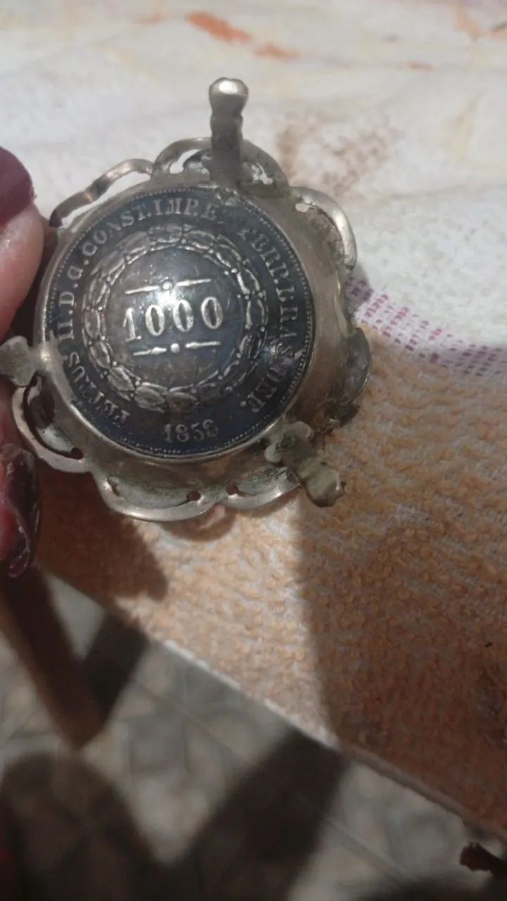 moeda 1858... prata ... enfeite ... antiguidade e histórica. - Foto 3