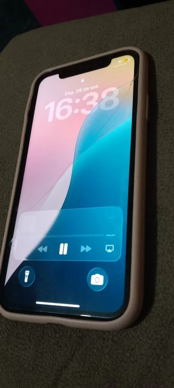Celular iPhone 11 excelente.. - Foto 3