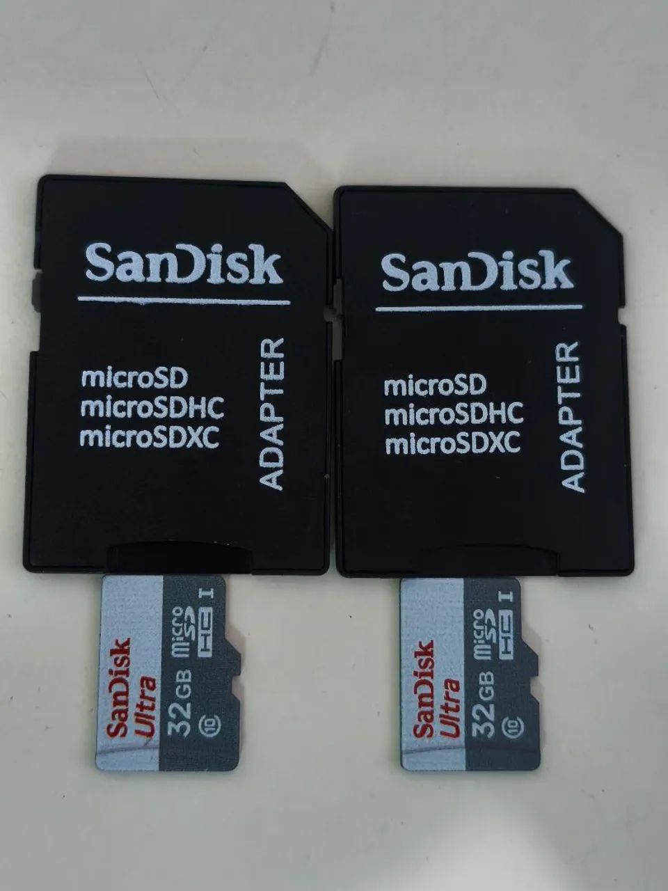 Micro SD 32Gb + adaptador.