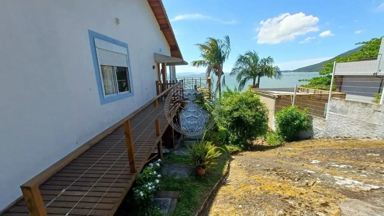 Casa Frente Mar de 4 Dormitórios no Ribeirão da Ilha - Foto 5