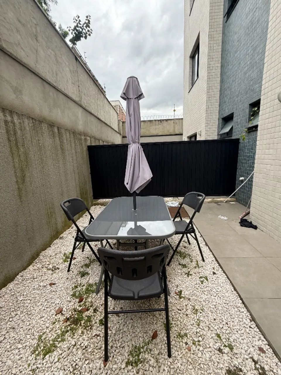 Mesa de jardim / espaço externo com cadeiras - Foto 2