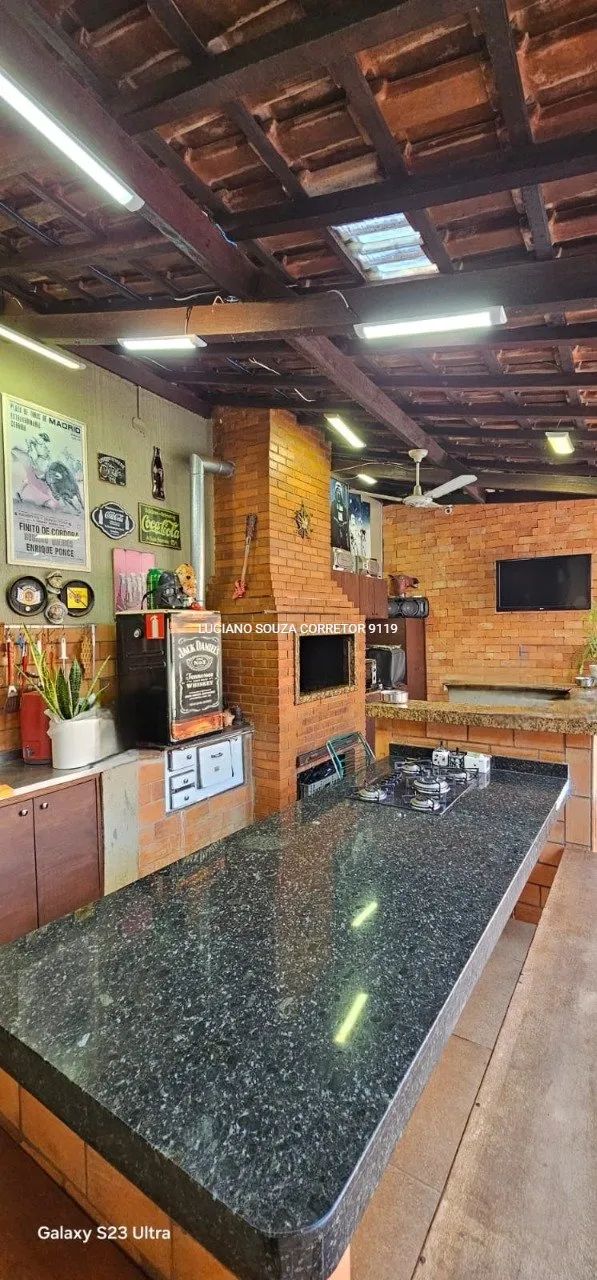 Casa bem localizada, piscina, gourmet e armários. - Foto 4