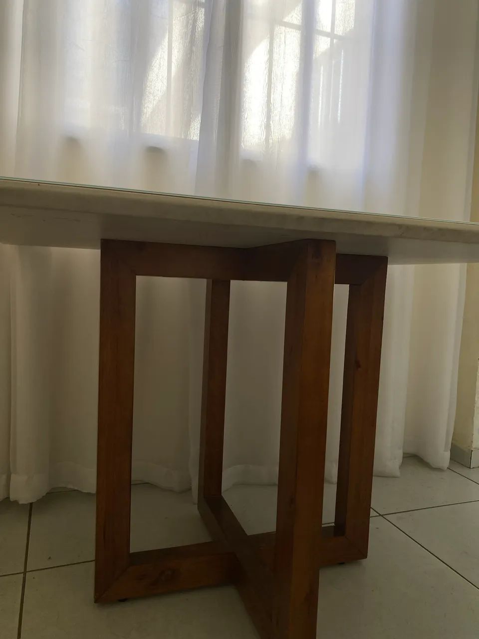 Mesa de Vidro com pés de Madeira - Foto 3