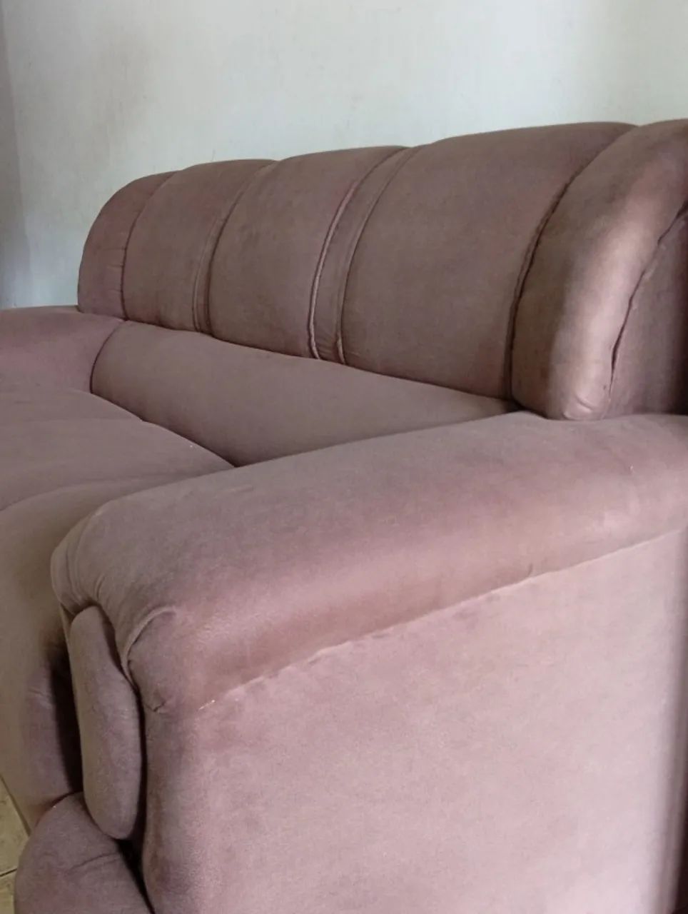 Sofá 3 Lugares Veludo Marrom - Reformado e Estado de Novo! - Foto 3