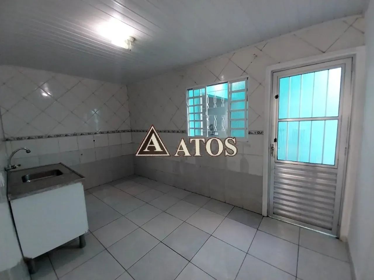 CASA AMPLA COM 3 DORM - Foto 3