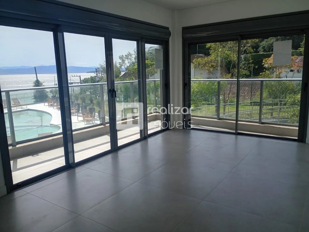 Apartamento 3 dormitórios bairro Cacupé em Florianópolis - Foto 2