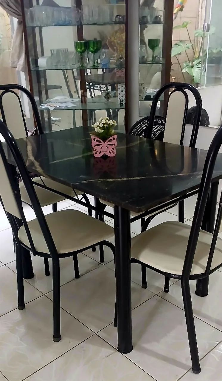Mesa de Mármore com 4 Cadeiras  - Foto 2